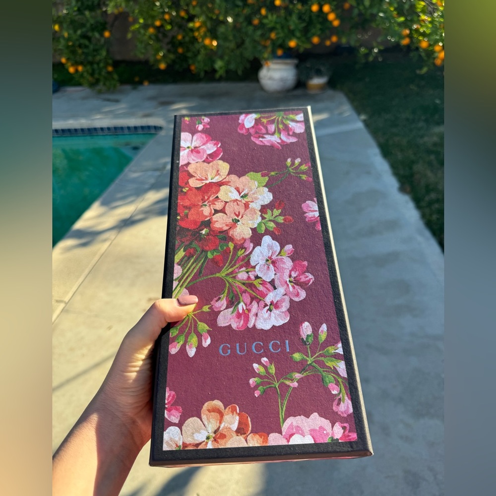 Gucci sandals box